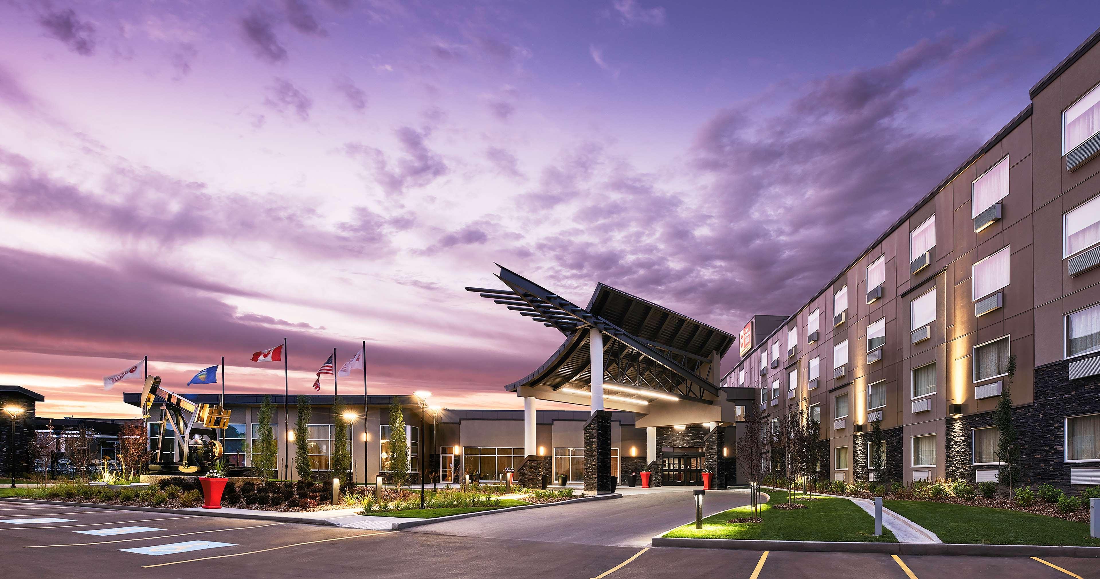 Best Western Plus Edmonton Airport Hotel Leduc Exterior photo